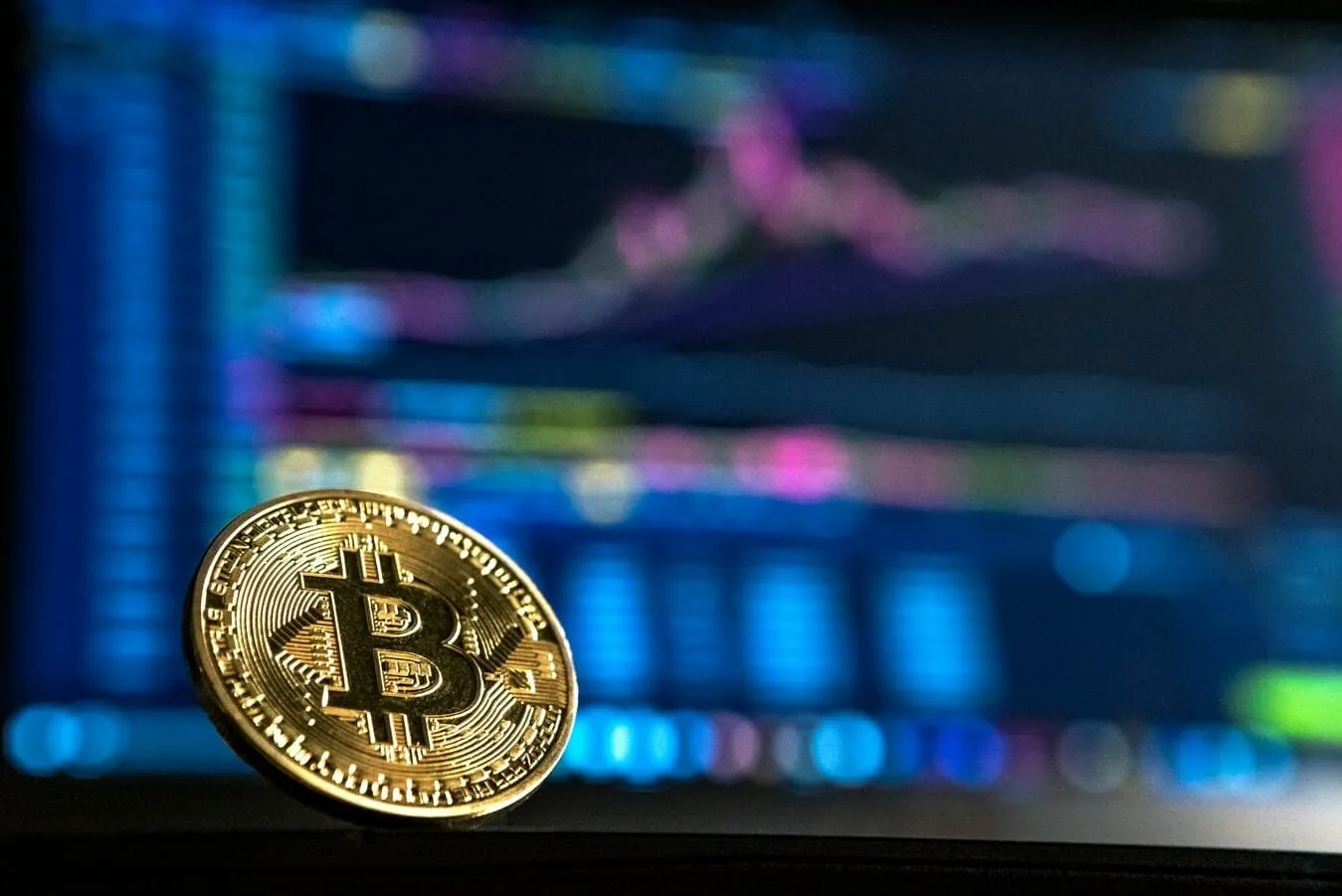 Fashionably Late: Central Banks and the Digital Currency Dilemma